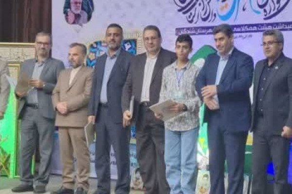 دو دانشآموز قرآنی مدرسه بینات صدرا در رقابتهای استانی درخشیدند