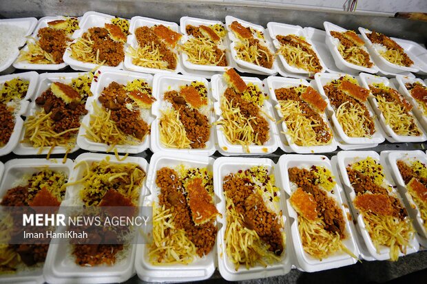 ۱۱۰ دیگ غذا همزمان با عید غدیر در سمنان طبخ میشود ۱۱۰ دیگ غذا همزمان با عید غدیر در سمنان طبخ میشود