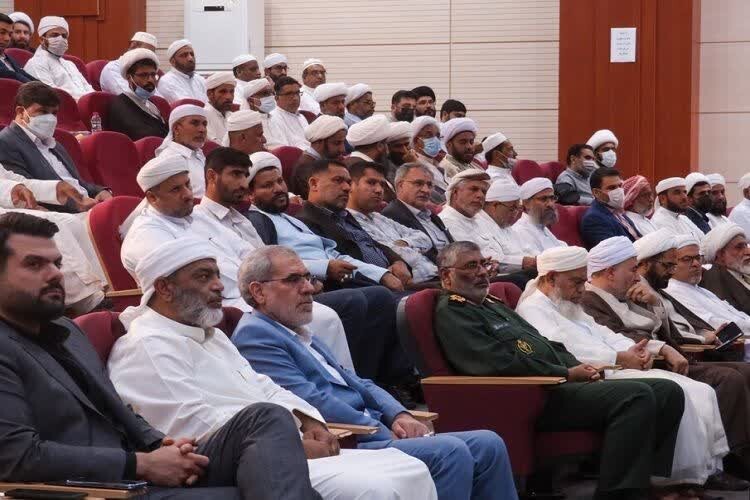 اخلاق و وحدت دو بال عبور از تنشها و اختلافات هستند اخلاق و وحدت دو بال عبور از تنشها و اختلافات هستند