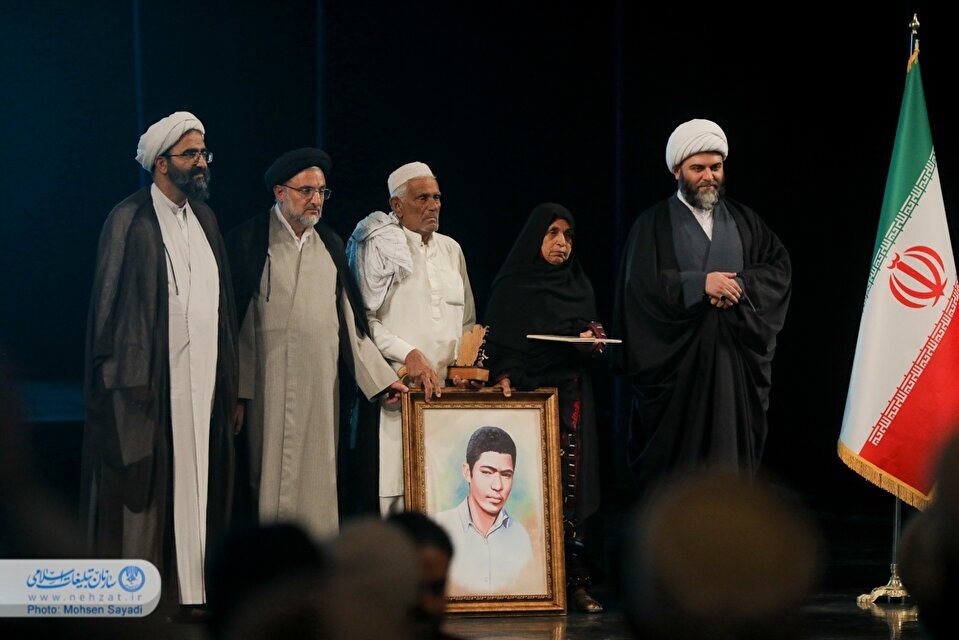 حاشیههای اختتامیه کنگره ملی شعر وحدت اسلامی: حاشیههای اختتامیه کنگره ملی شعر وحدت اسلامی: