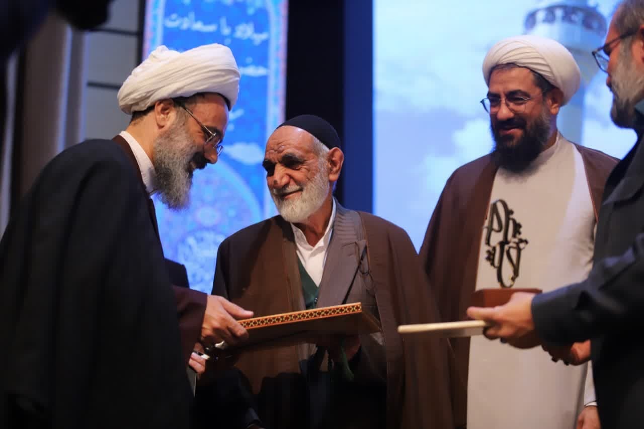 از خدمات حاج غلامعلی سماواتی تقدیر شد از خدمات حاج غلامعلی سماواتی تقدیر شد