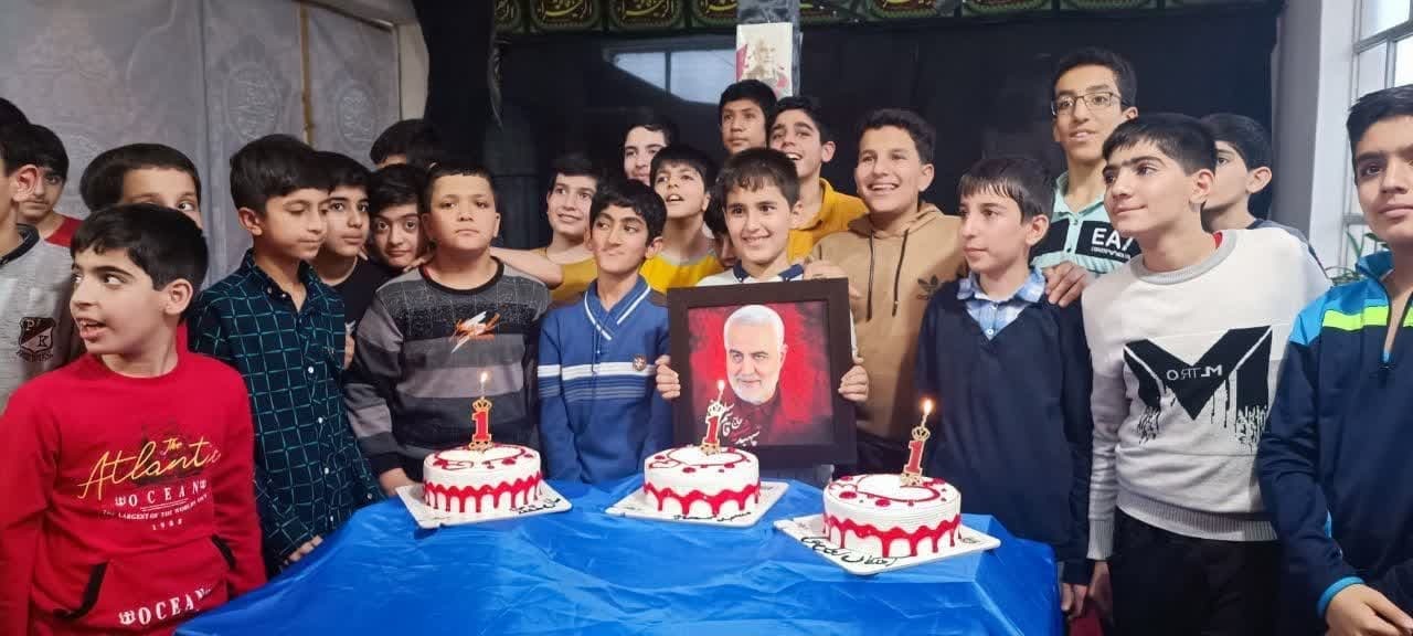 شوق حضور دهه نودیها نهاوند در اعتکاف شوق حضور دهه نودیها نهاوند در اعتکاف