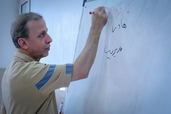 «کارگاه کارگردانی تئاتر بچههای مسجد» در قم آغاز به کار کرد «کارگاه کارگردانی تئاتر بچههای مسجد» در قم آغاز به کار کرد