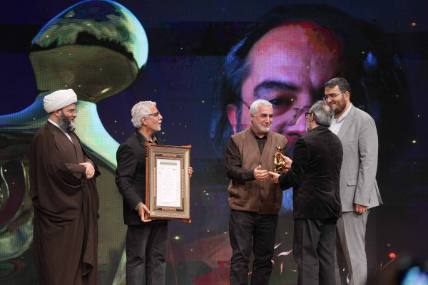 کارن همایونفر به عنوان چهره هنر انقلاب در سال ۱۴۰۳ انتخاب شد